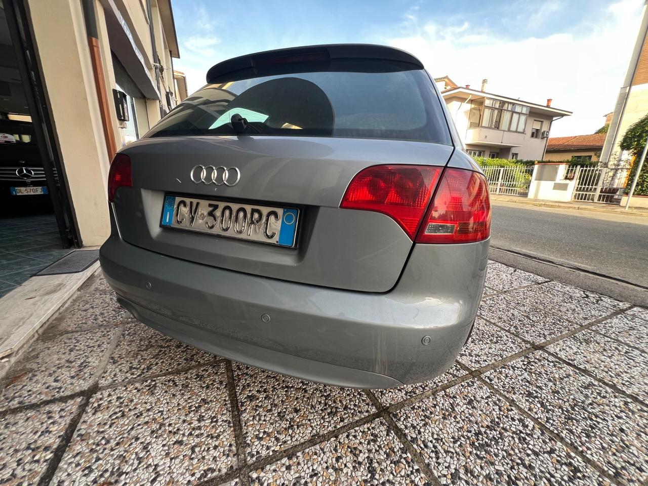 Audi A4 2.0 16V TDI S-LINE