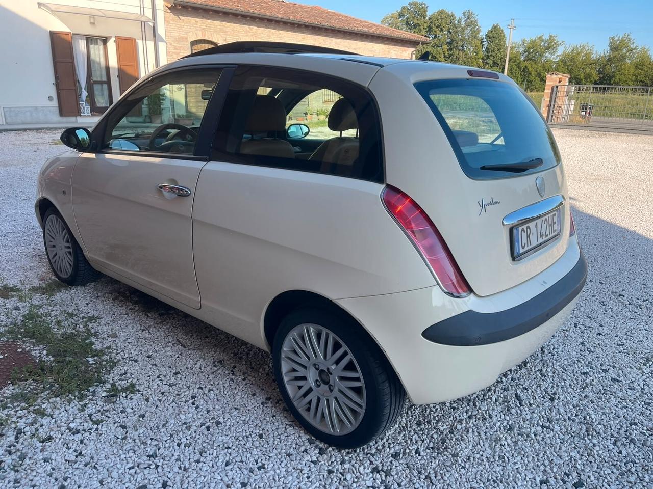 Lancia Ypsilon 1.4 16V Platino
