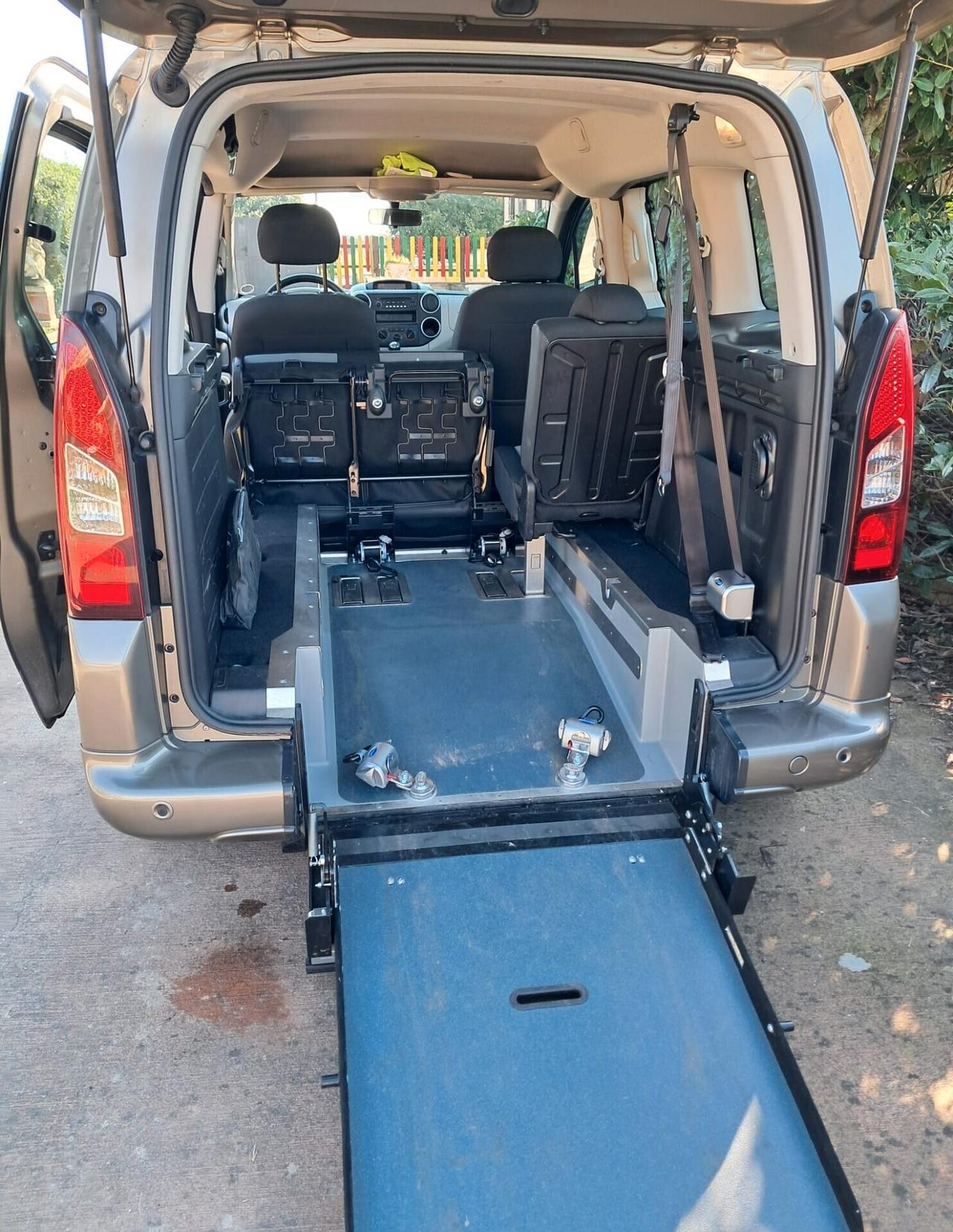 PEUGEOT PARTNER EURO6 TRASPORTO DISABILI PIANALE RIBASSATO