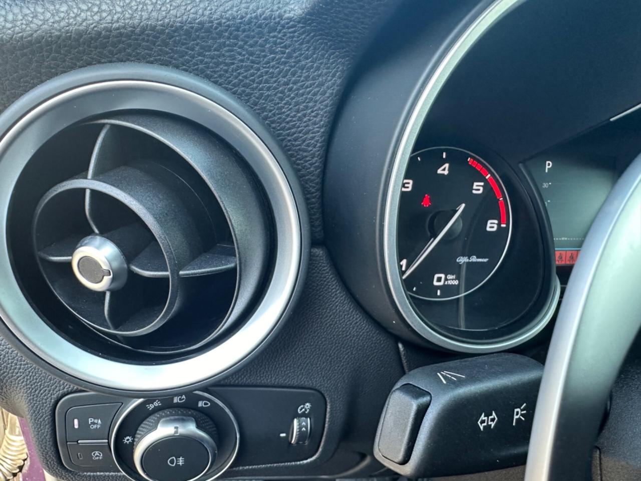 Alfa Romeo Stelvio 2.2 190 CV AT8/Navi/Retro/UniPro