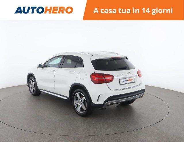 MERCEDES-BENZ GLA 200 Premium