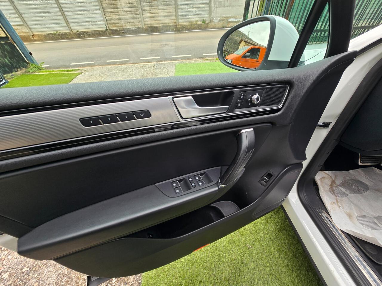 VW Touareg R.LINE 3.0TDI 204CV TETTO APRIBILE -2017