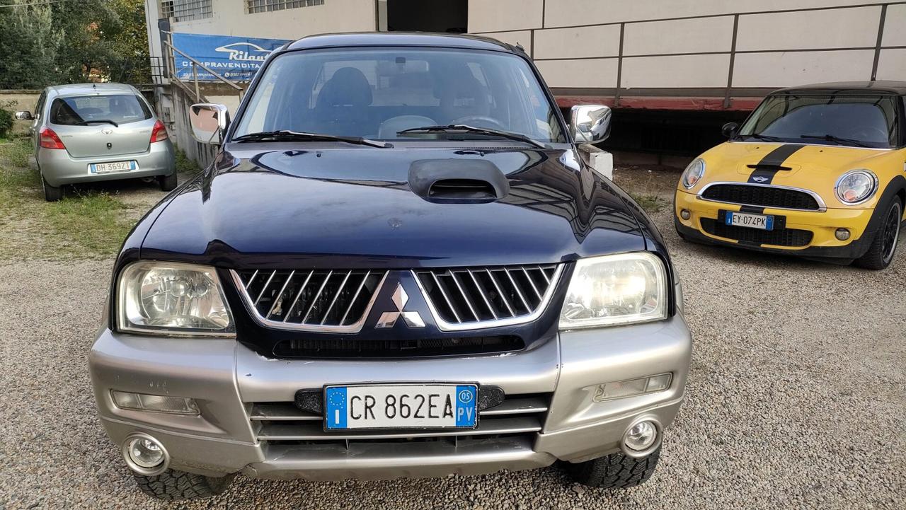 Mitsubishi L200 2.5 TD Double Cab Aut e Gancio
