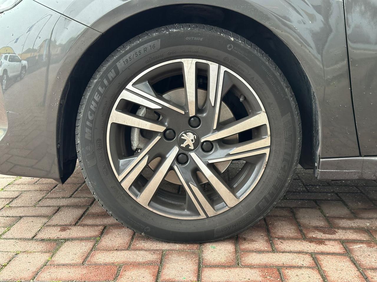 Peugeot 208 Allure Pack 1.2 PureTech 100 #7911