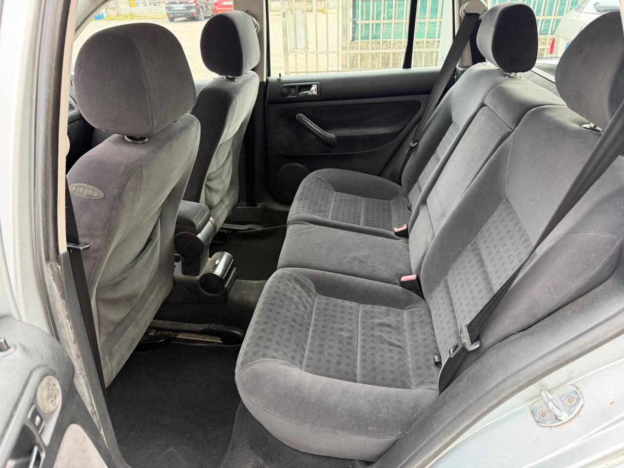 VW GOLF 1.6 BENZINA EURO4 UNI PROP NEOPATENTATI