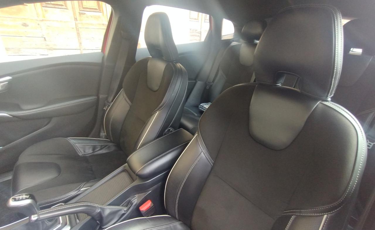 Volvo V40 D2 R-design