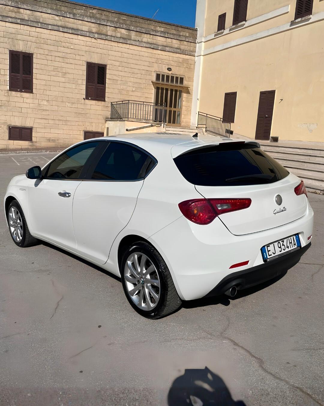Alfa Romeo Giulietta 1.6 JTDm-2 105 CV Distinctive Bianca 2011