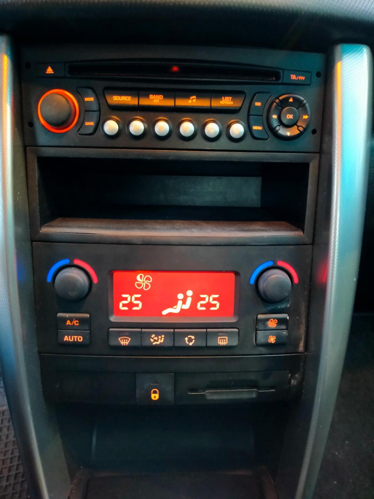 Peugeot 207 1.6 hdi XS 5p adatta per neopatentati