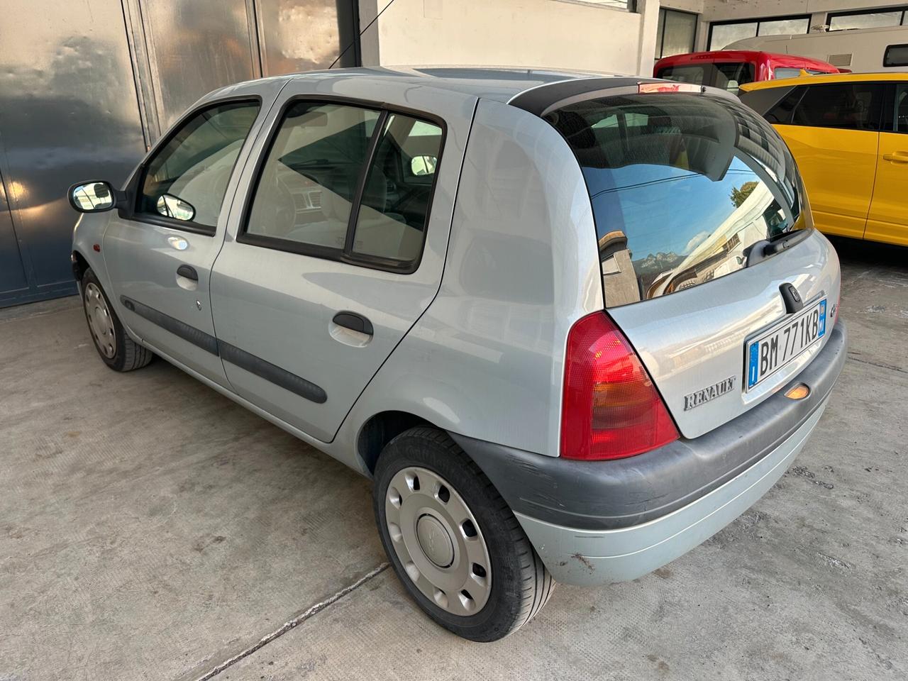Renault Clio 1.2 BENZINA - DISTRIBUZIONE FATTA A 200.000KM