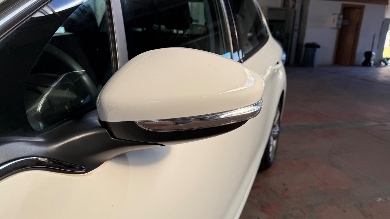 Peugeot 208 1.4 HDi 68 CV 5 porte Allure