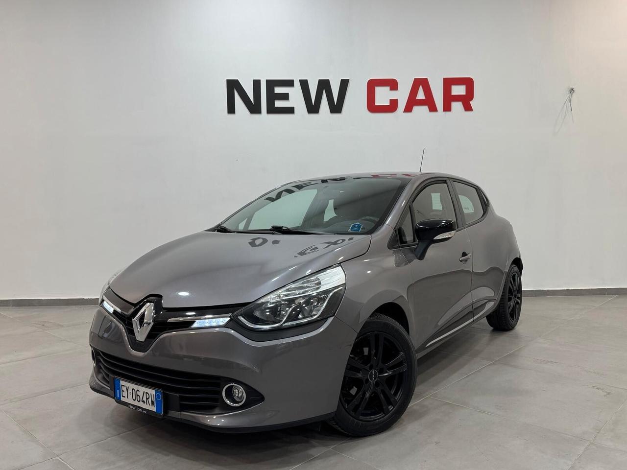 Renault Clio 1.2 73 CV COSTUME NATIONAL