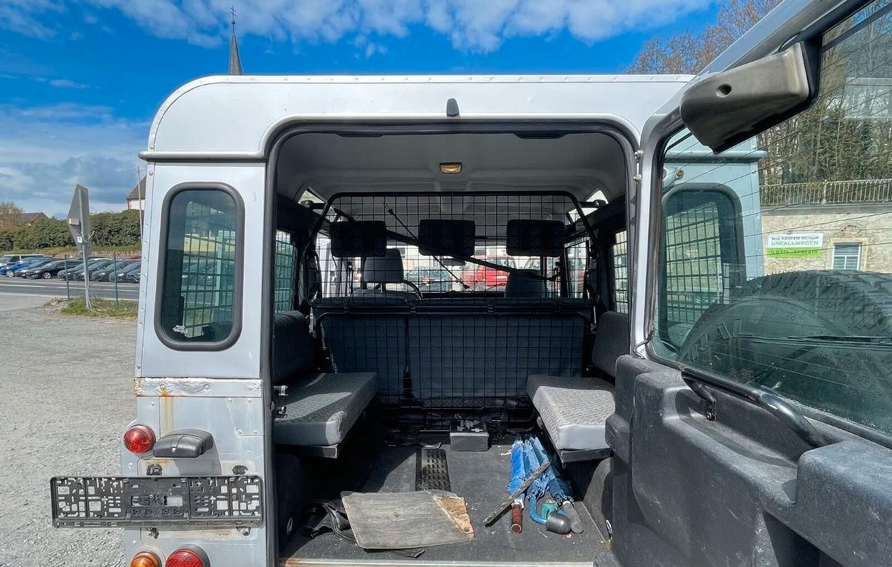 Land Rover Defender 110 Station Wagon 9 posti