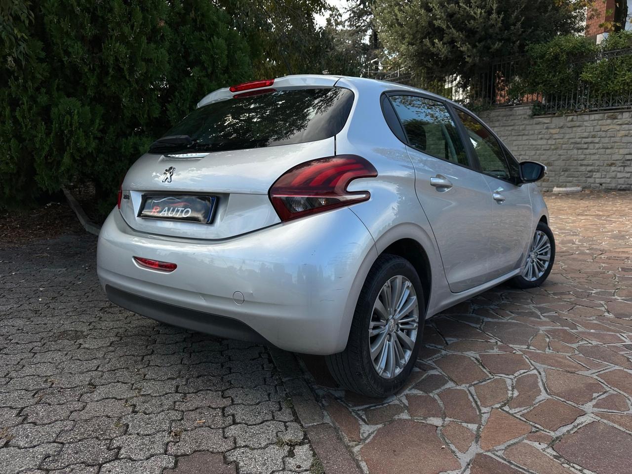 Peugeot 208 BlueHDi 1.4 75 5 porte Allure neopatentati