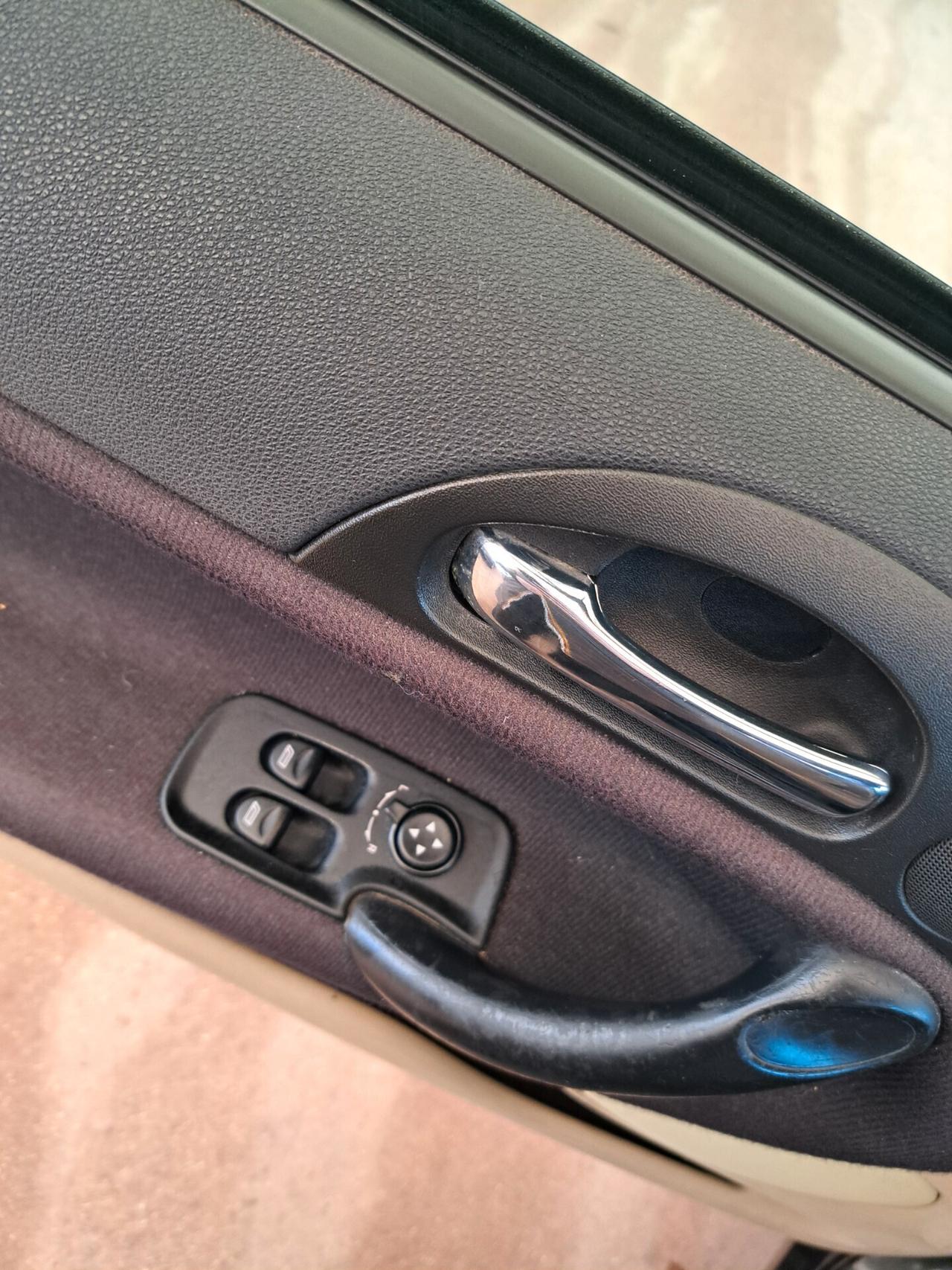 Alfa Romeo 147 1.9 JTD 115 CV 3p. Distinctive