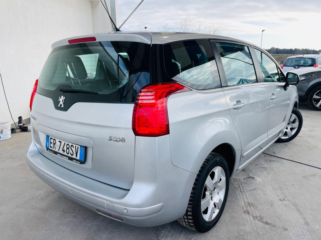 Peugeot 5008 1.6 HDi 115CV Business 7 Posti