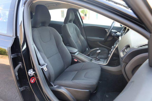 VOLVO V40 D2 2.0d UniPropietario Tagliandata per NEOPATENTAT