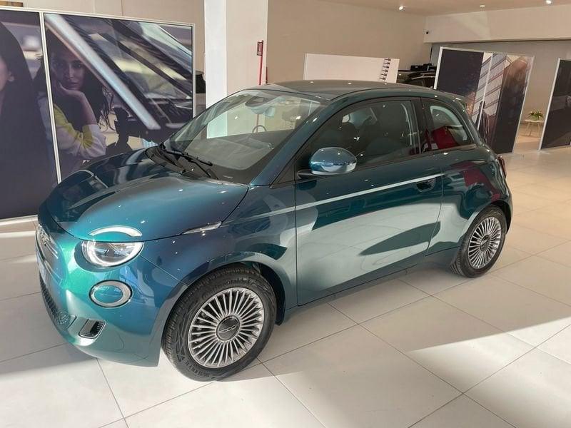 FIAT 500e LA NUOVA 500 Nuova 500 Hatchback My23 La Nuova 500 - 320 Berlina