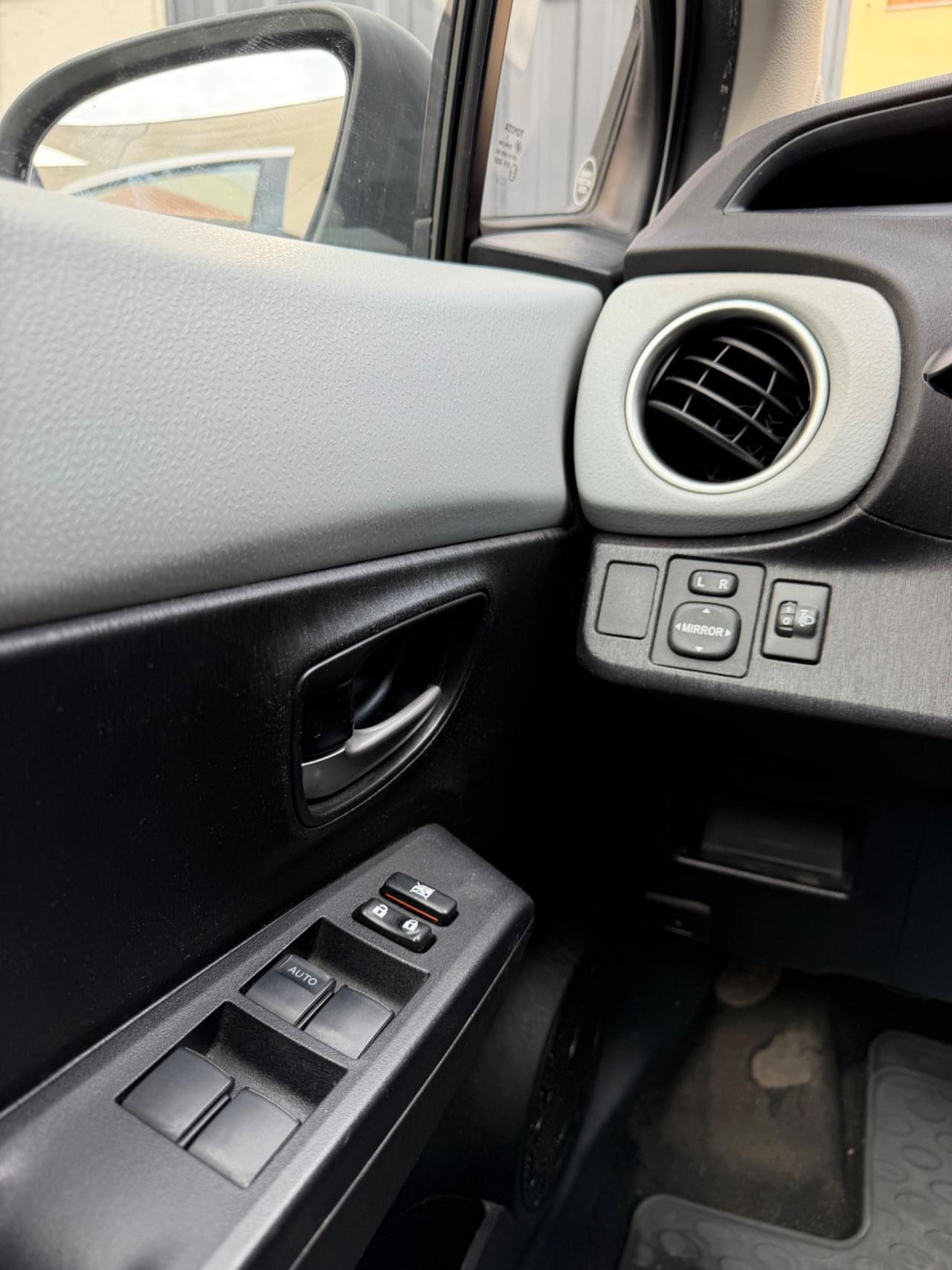 Toyota Yaris 1.5 Hybrid Neopatentati Euro 5