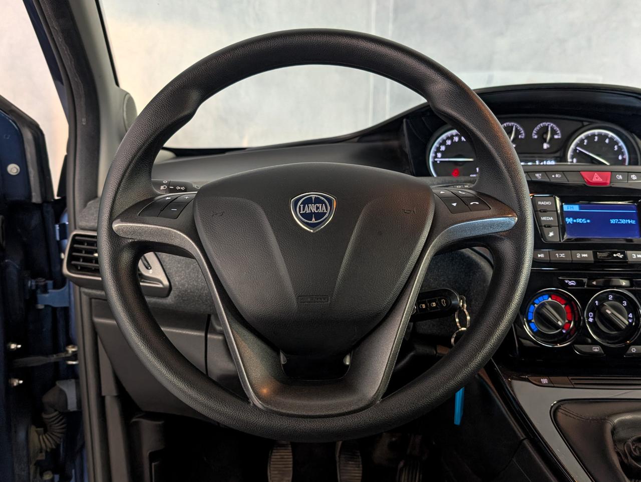 Lancia Ypsilon 1.0 Hybrid 70cv Silver