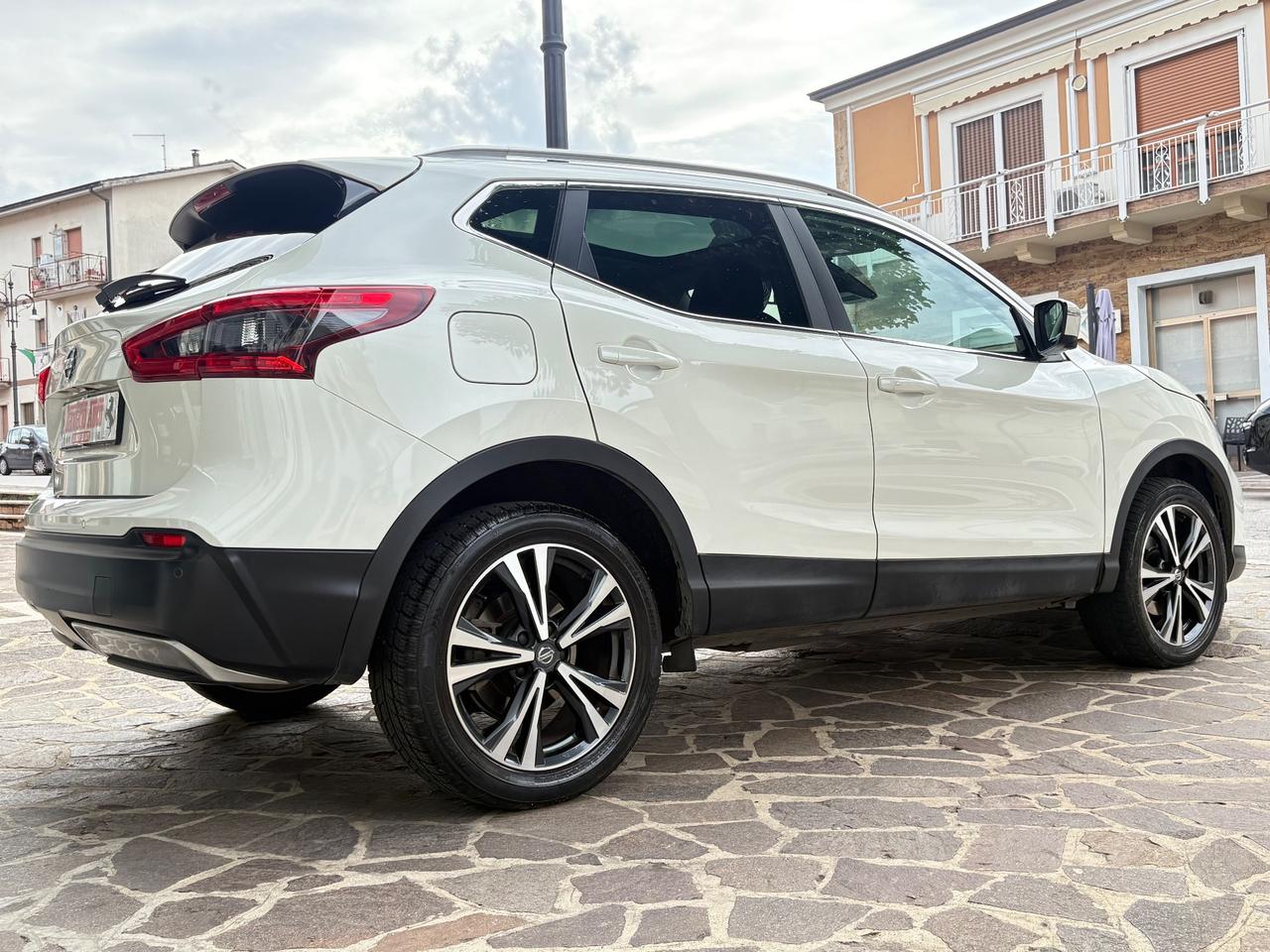 Nissan Qashqai 1.5dCi N-Connecta BIANCO PERLA FULL/LED
