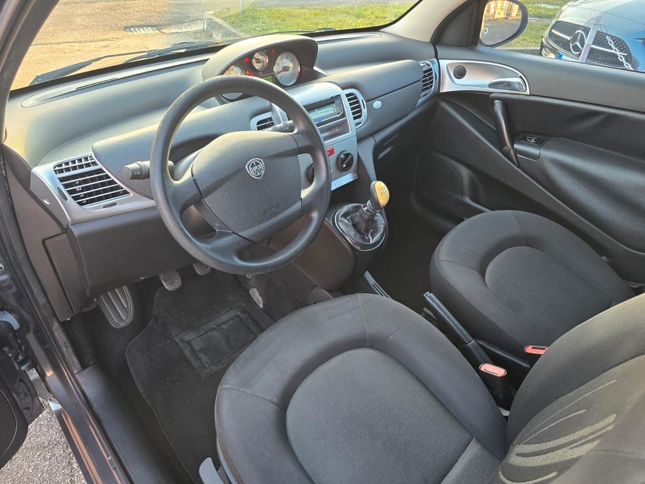 Lancia Ypsilon 1.2 69 CV Unyca