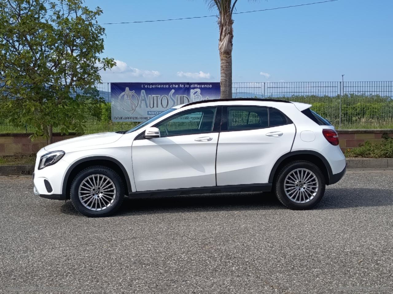 MERCEDES-BENZ GLA 200 d Automatic Business