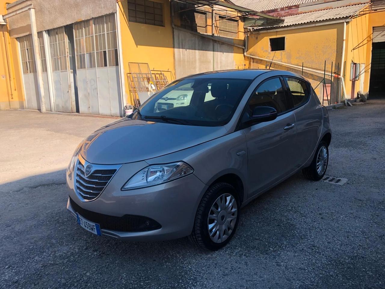 Lancia Ypsilon 0.9 TwinAir 85 CV 5 porte Metano Ecochic Gold