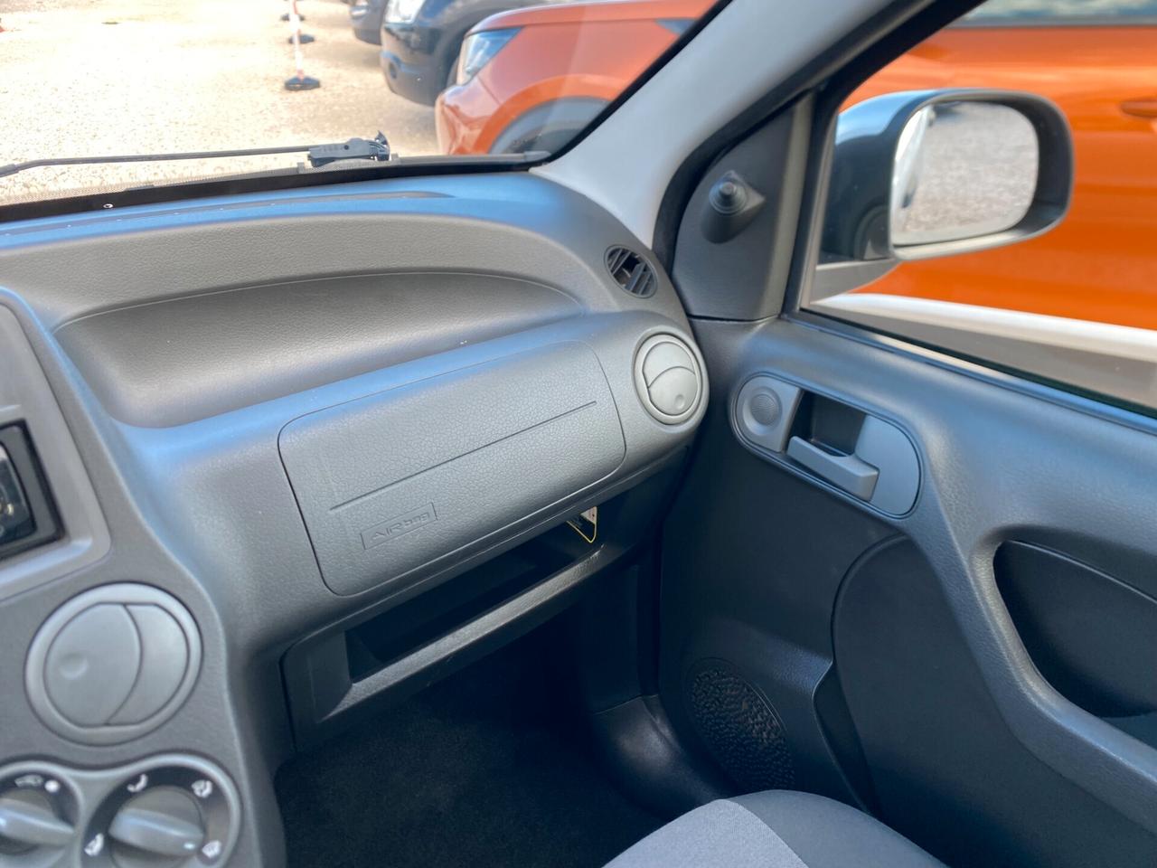 Fiat Panda 1.2 Lounge NEOPATENTATI E UNICO PROPRIETARIO