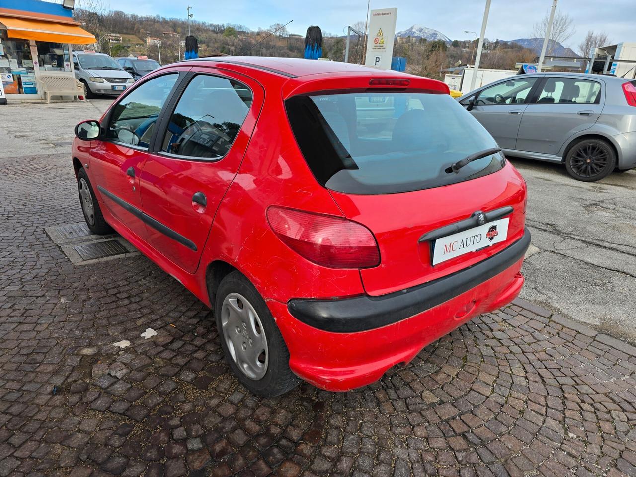 Peugeot 206 1.1 5p. con 210.000km NEOPATENTATI ok