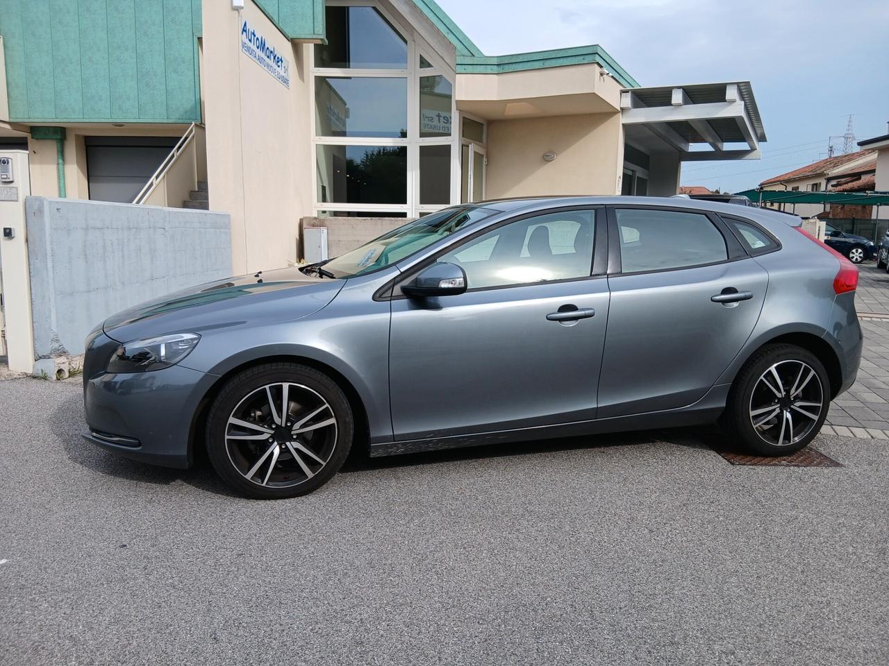 Volvo V40 D2 Business pronta consegna a € 169 mese