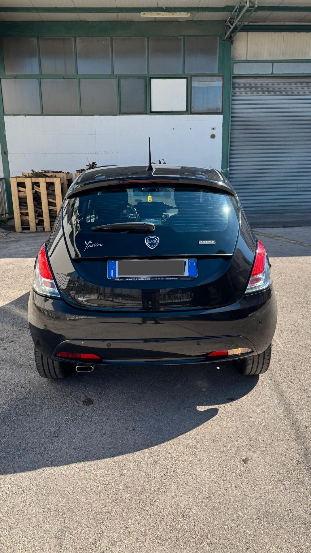 Lancia Ypsilon 1.0 FireFly 5 porte S&S Hybrid Alberta Ferretti