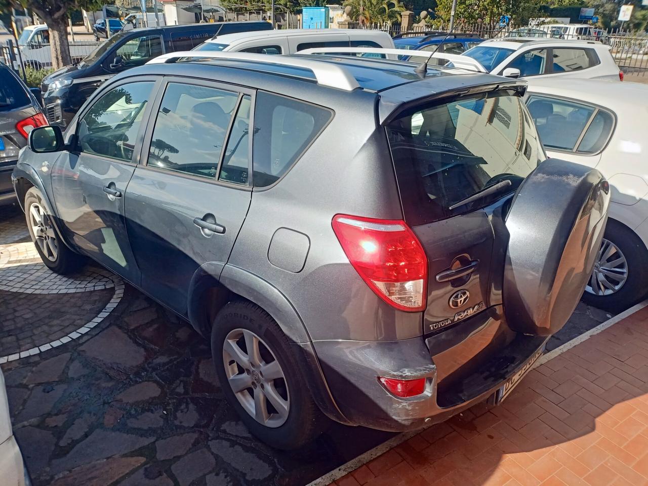 Toyota RAV 4 RAV4 2.2 D-4D 136 CV Luxury gancio traino