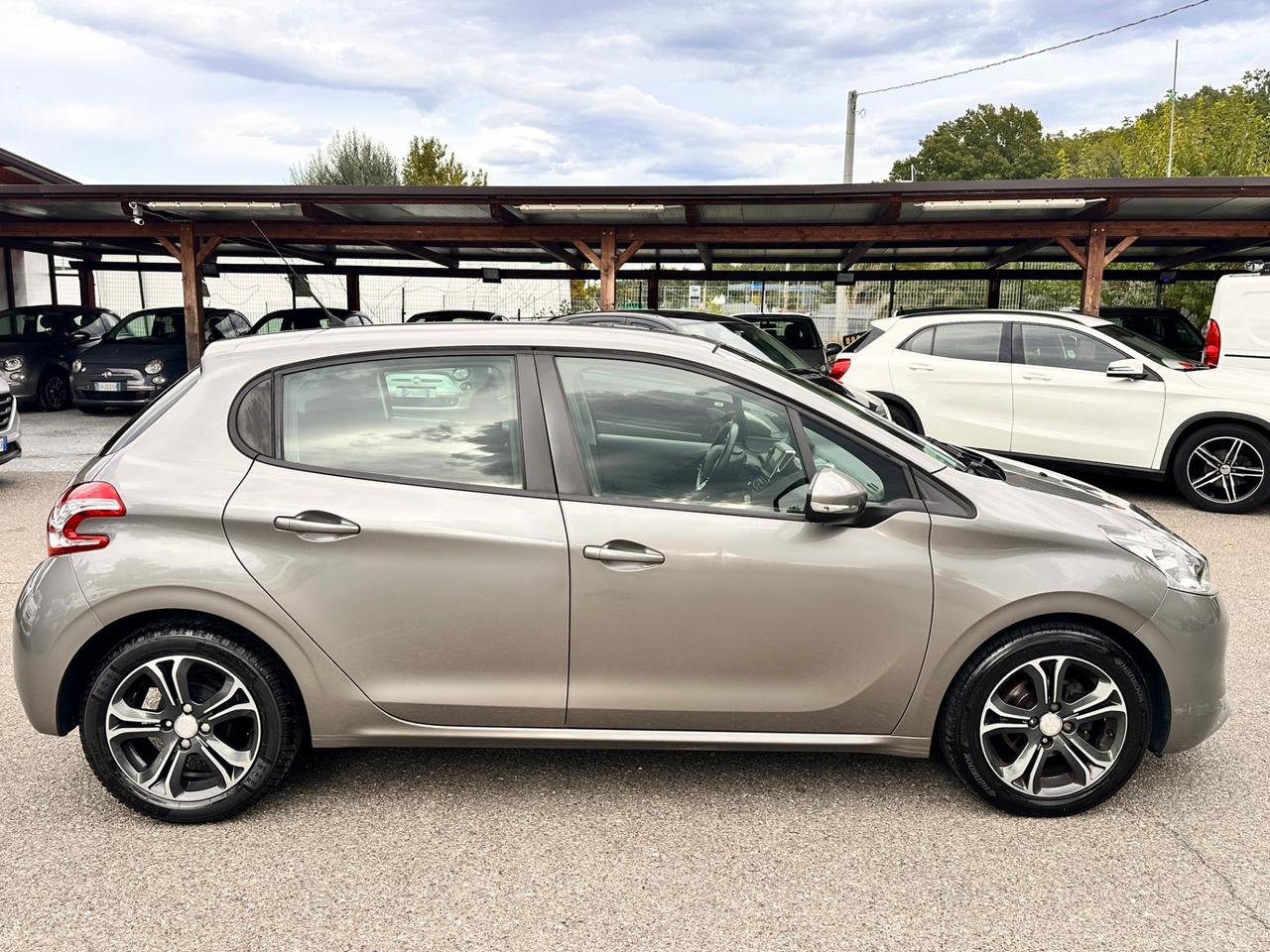 Peugeot 208 1.4 HDi 68 CV 5 porte Allure