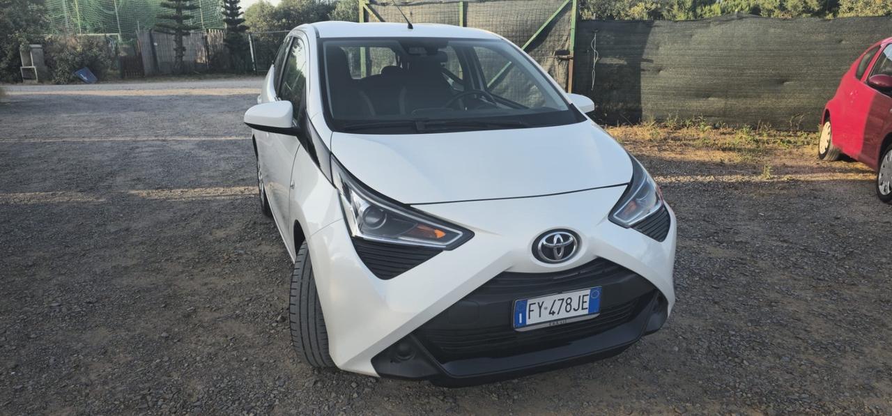 Toyota Aygo Connect 1.0 VVT-i 72 CV 5 porte x-clusiv