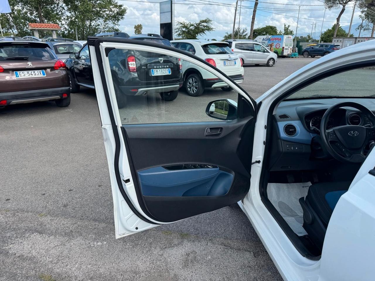 Hyundai i10 1.0 MPI BENZ 65CV 5P NEOPATENT 2014
