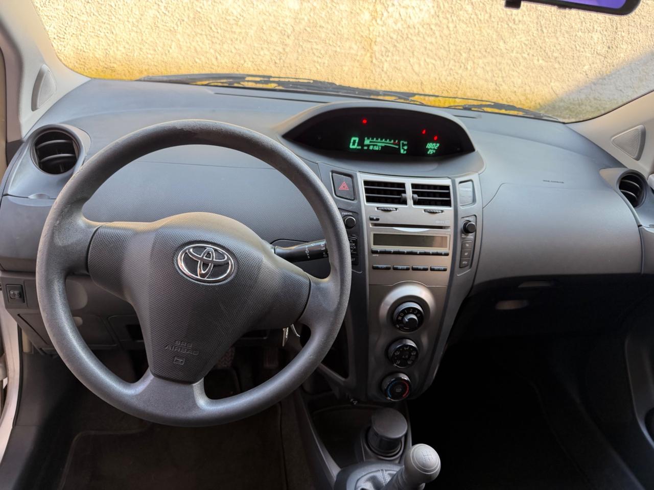 Toyota Yaris 1.0 3 porte Sol