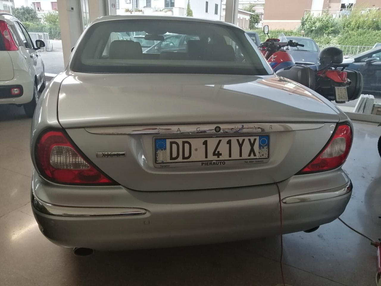 Jaguar XJ 2.7 D V6 cat Executive