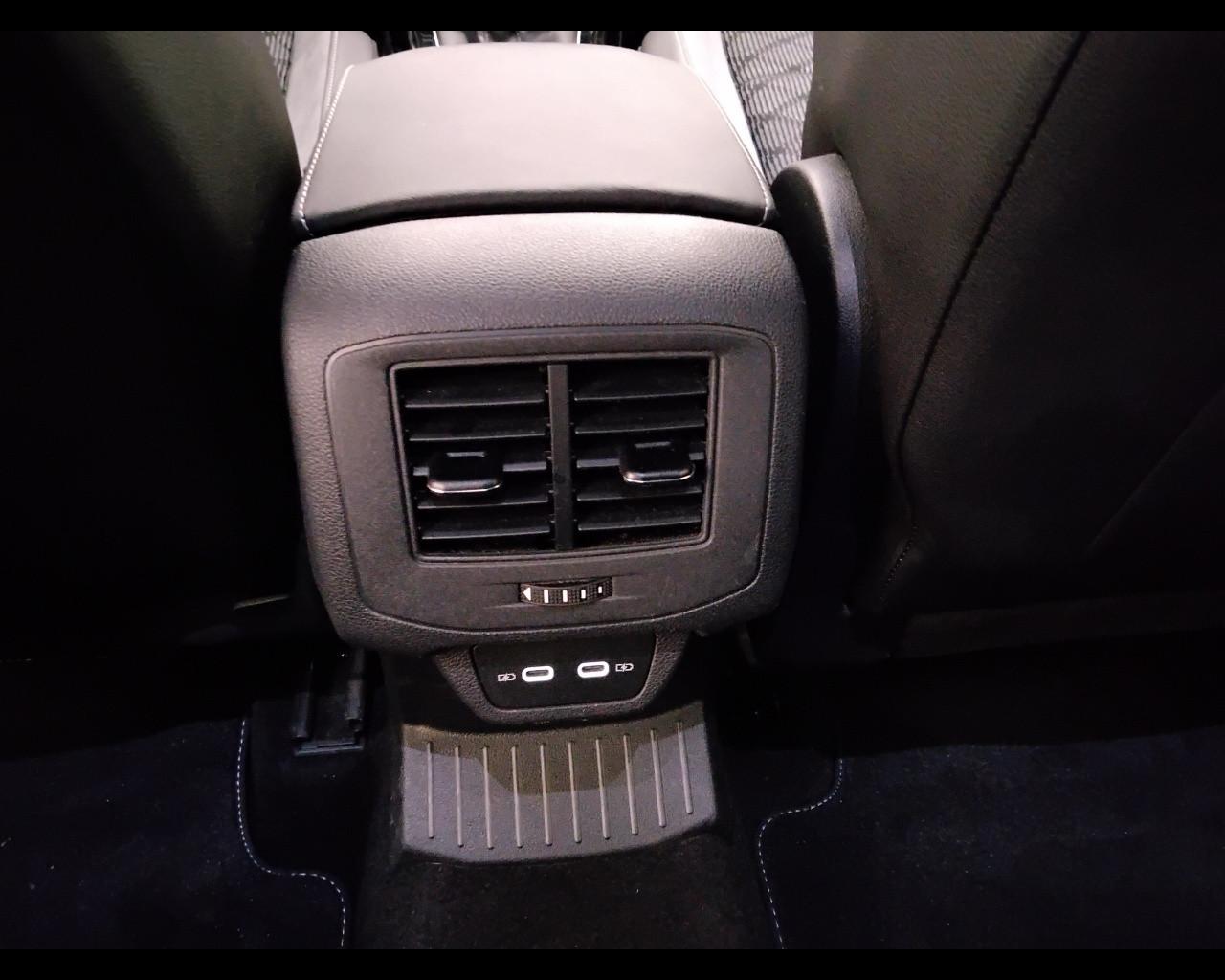 VOLKSWAGEN T-Roc I 2022 - T-Roc 1.5 tsi R-Line dsg