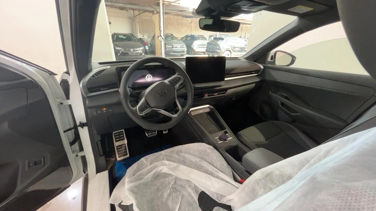 Volkswagen T-Roc 1.5 eTSI ACT 150 CV DSG R-Line
