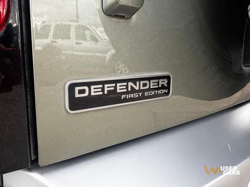 Land Rover Defender 3.0 I6 400 90 First Edition AWD auto