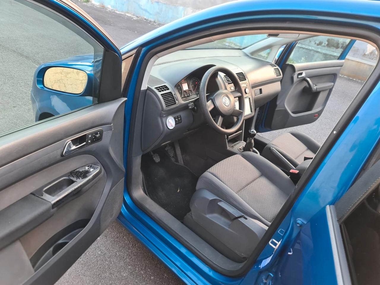 Volkswagen Touran 1.6 Conceptline