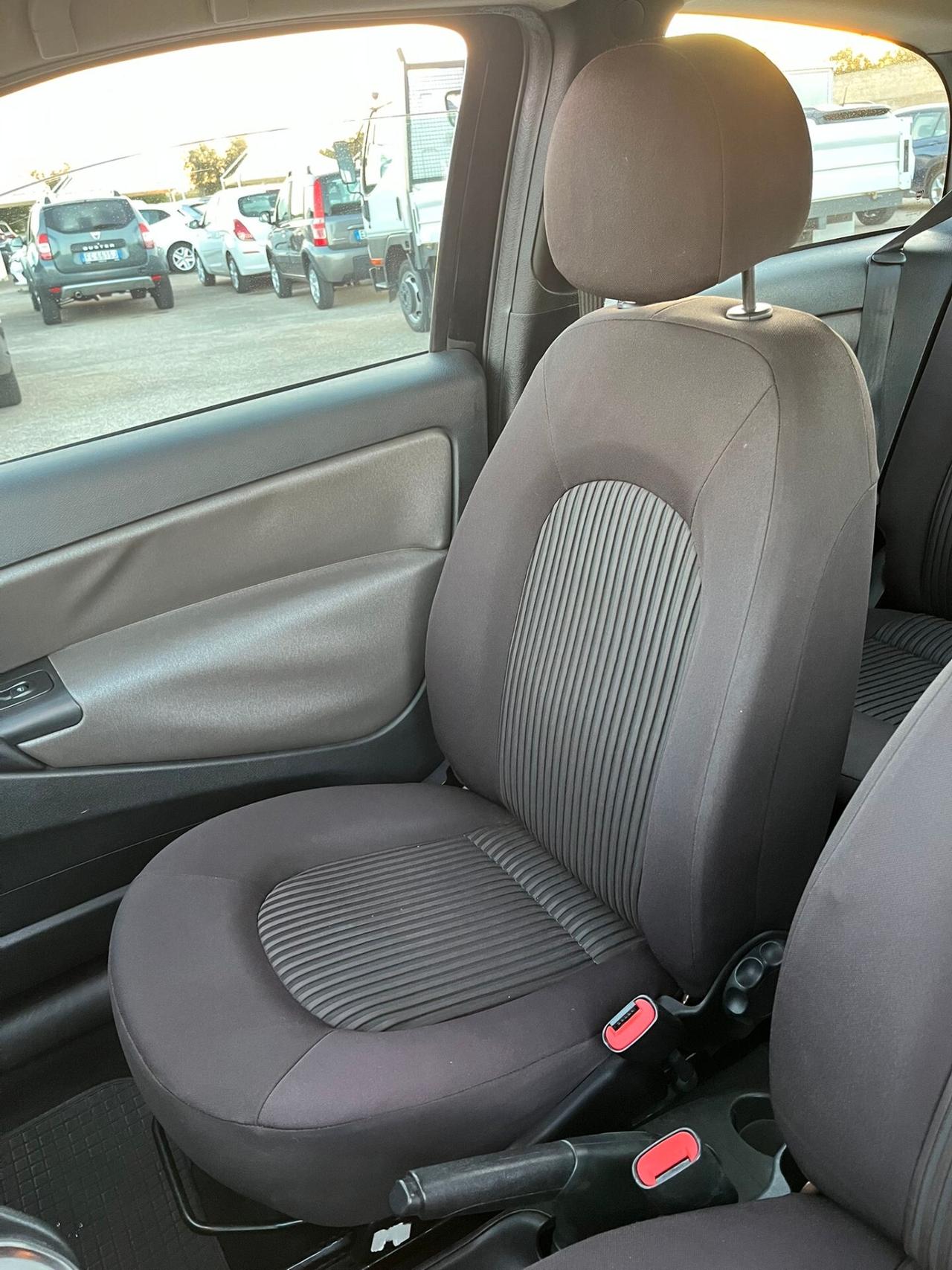 Lancia Ypsilon 1.3 MJT Versus automatica