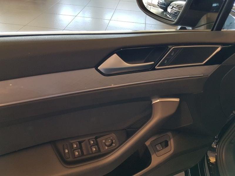 Volkswagen Passat VIII 2019 Variant Variant 2.0 tdi Business 150cv dsg