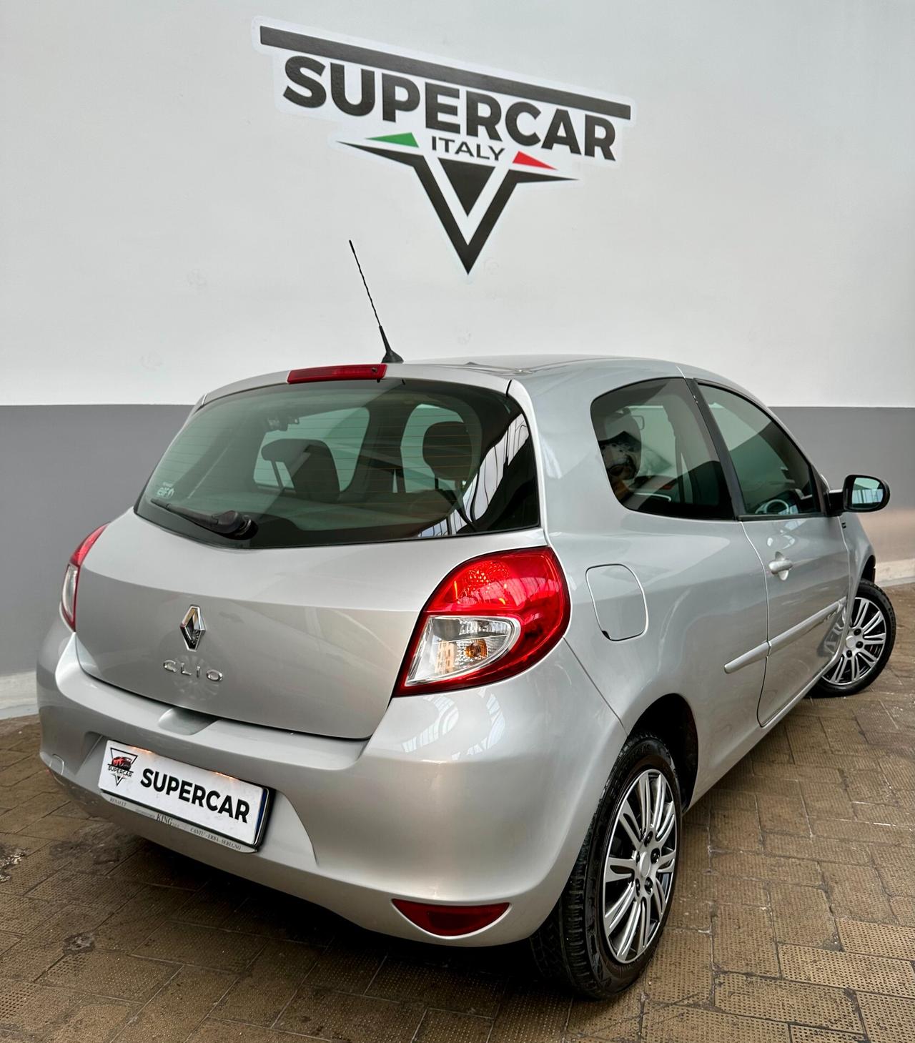 Renault Clio 1.2 Benz, Euro 5A, pari al nuovo e uni propriet