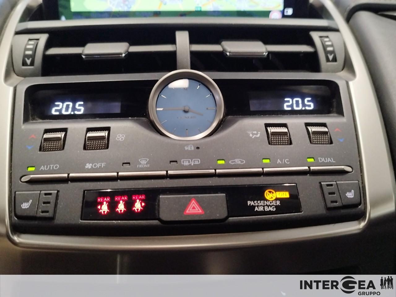 LEXUS NX 300h 2.5 Premium 4wd cvt