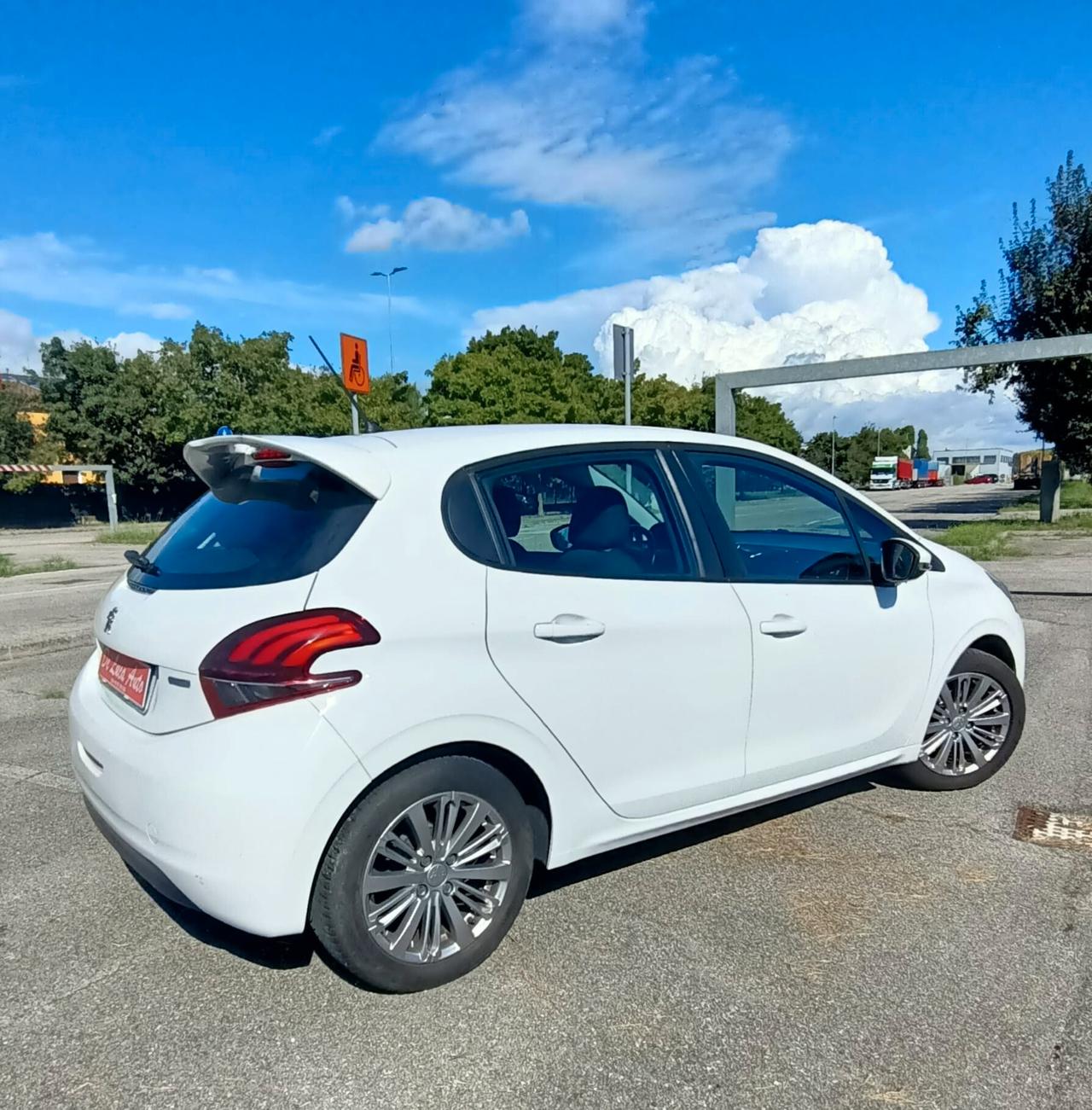 Peugeot 208 PureTech 82 5 porte Allure