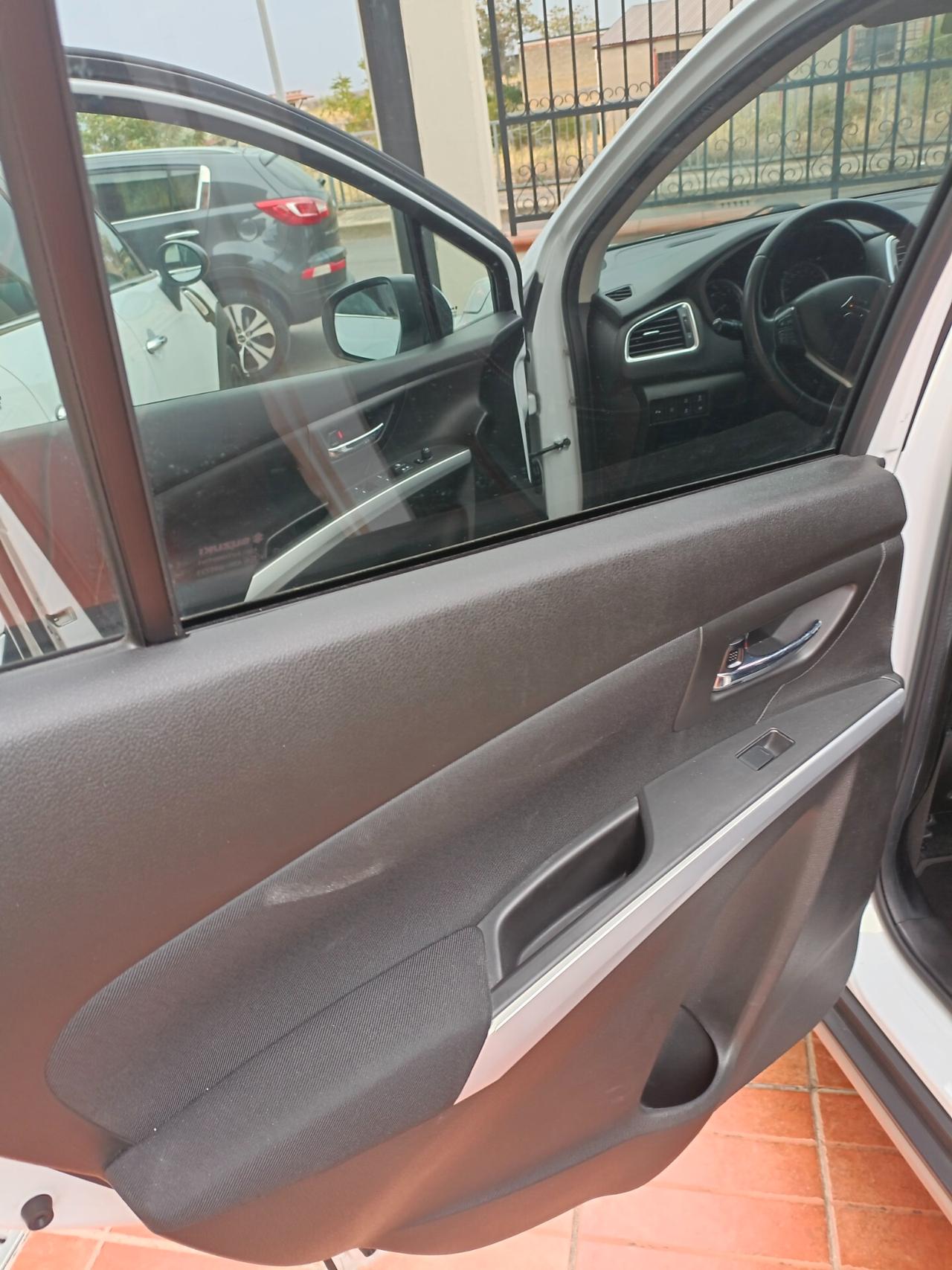 Suzuki S-Cross 1.6 DDiS Start&Stop 4WD All Grip DCT Star View
