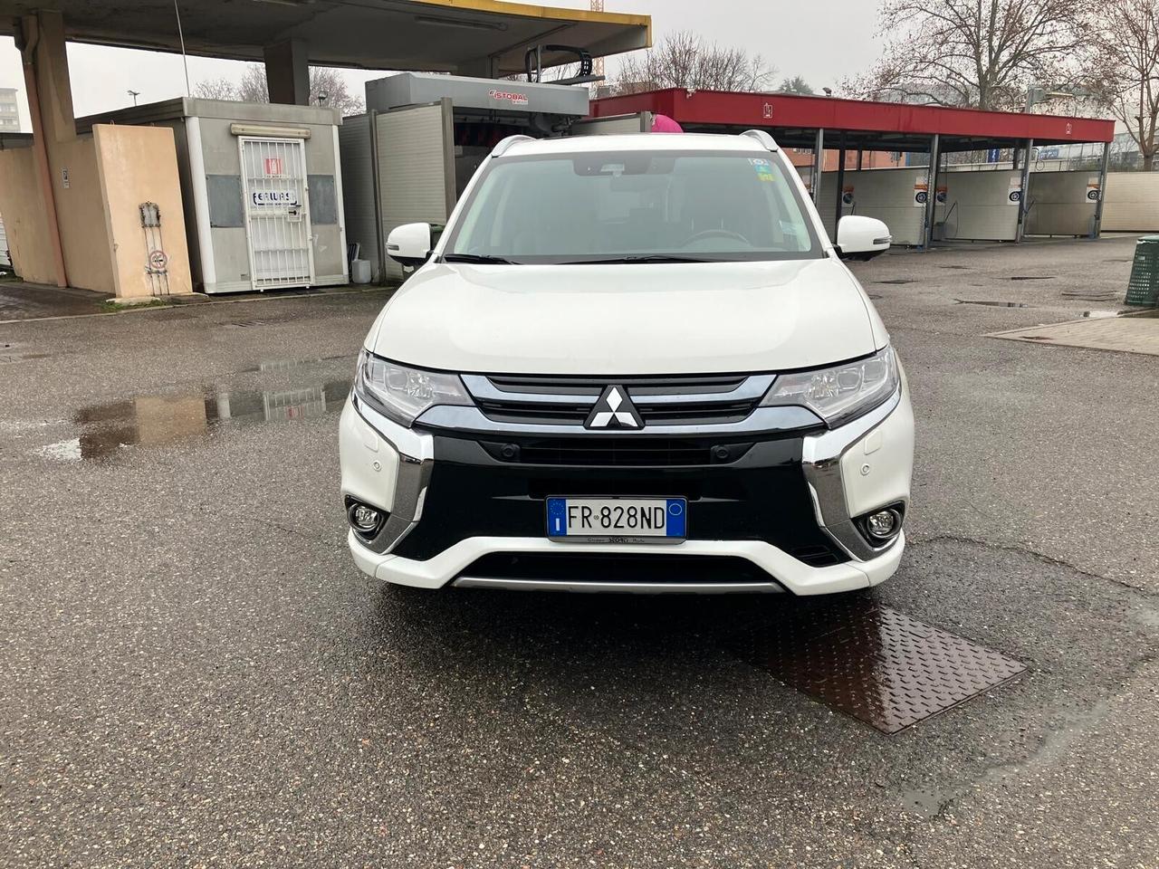 Mitsubishi Outlander 2.0 MIVEC 4WD PHEV Instyle Diamond