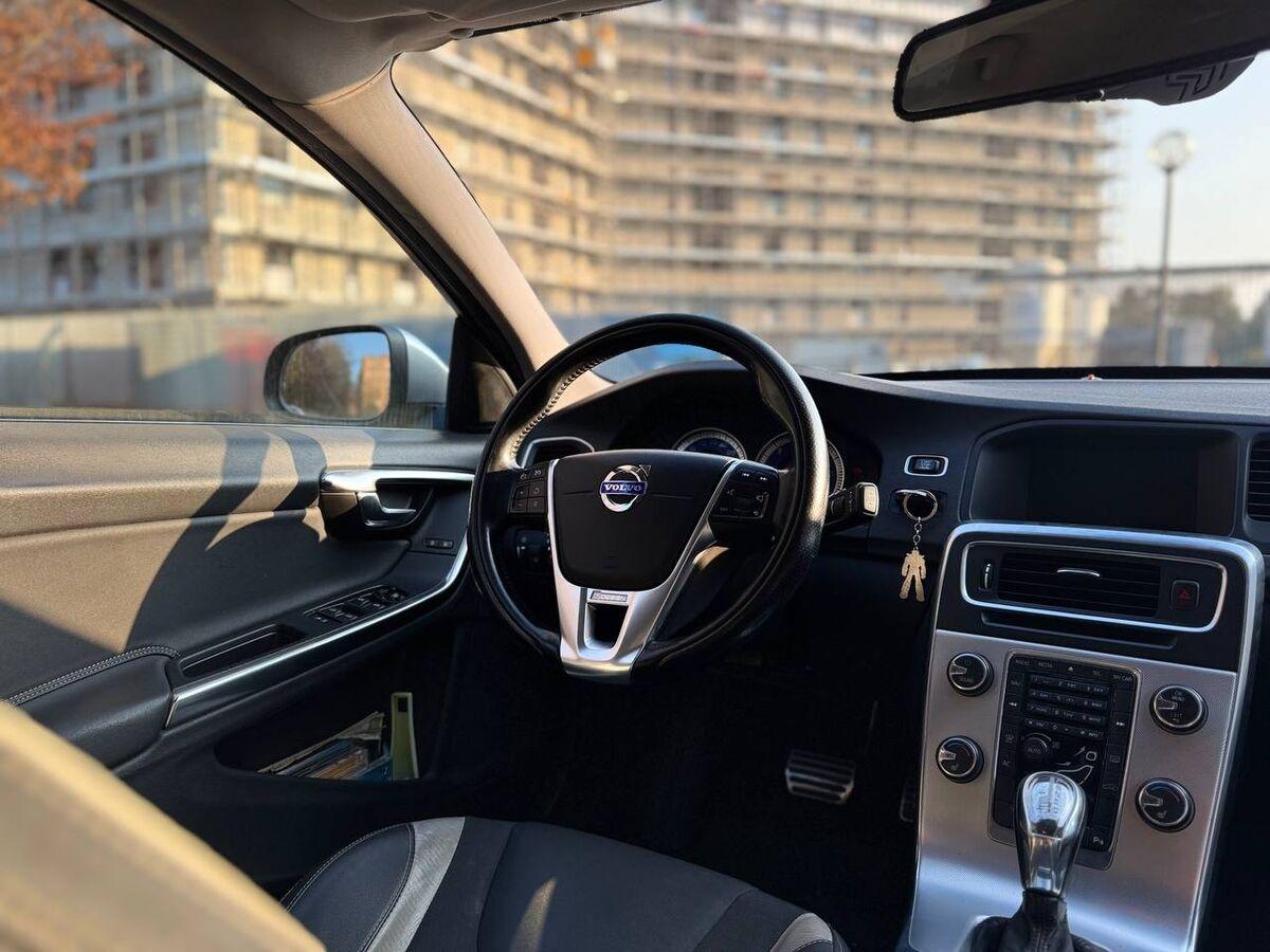 Volvo V60 2.0 d4 ved (d3) R-design geartronic