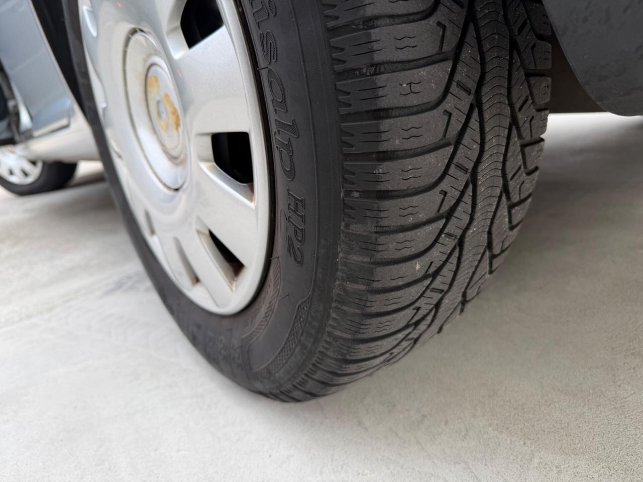 VW GOLF 1.6 BENZINA EURO4 UNI PROP NEOPATENTATI